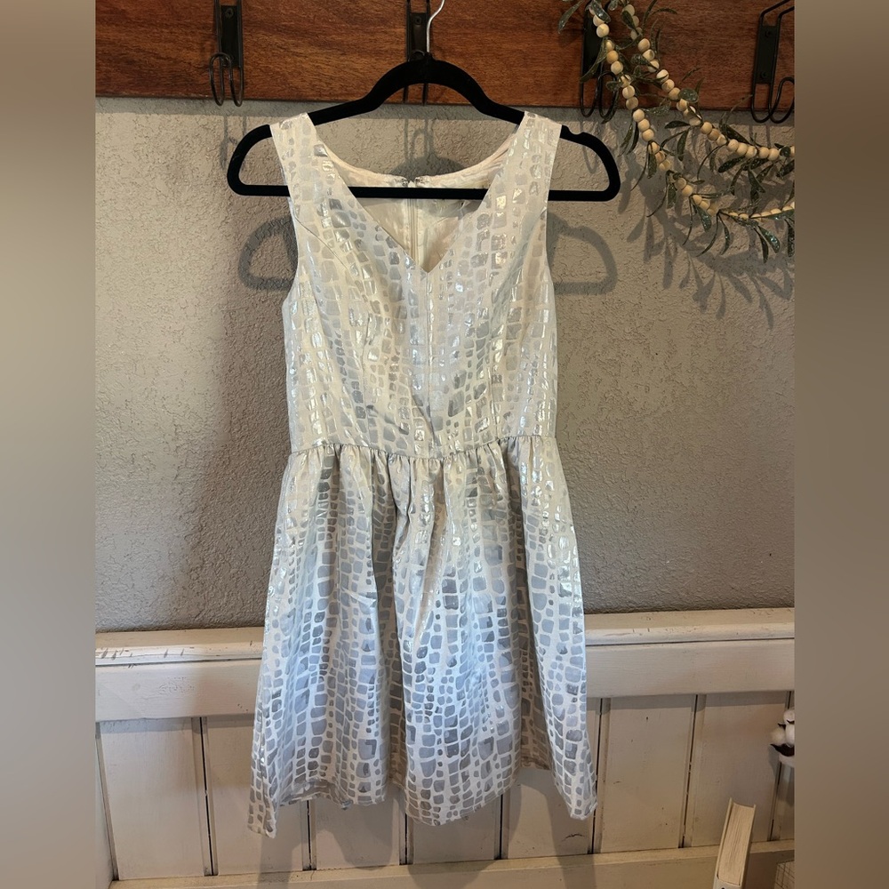 Mac & Jac Elegant White Sliver Sleeveless Dress Medium